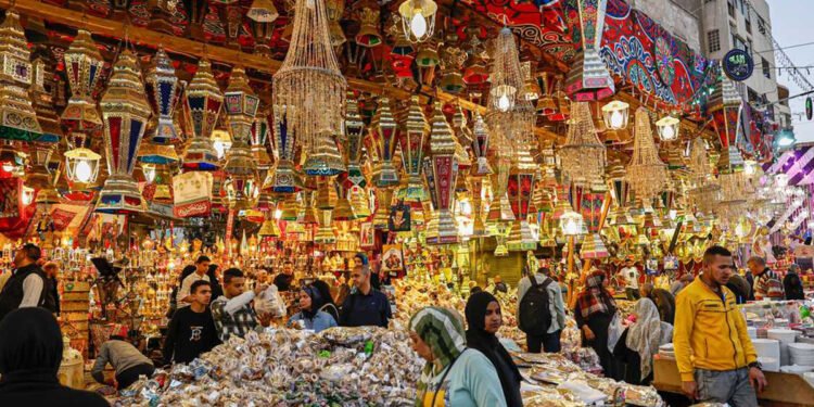 إرادة رمضان: كيف نتحرر من التوحش الاستهلاكي لنصنع الإنسان السيّد؟