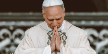 بابا الفاتيكان: نأسف لعالم يحترق في ظل رماد القانون الدولي