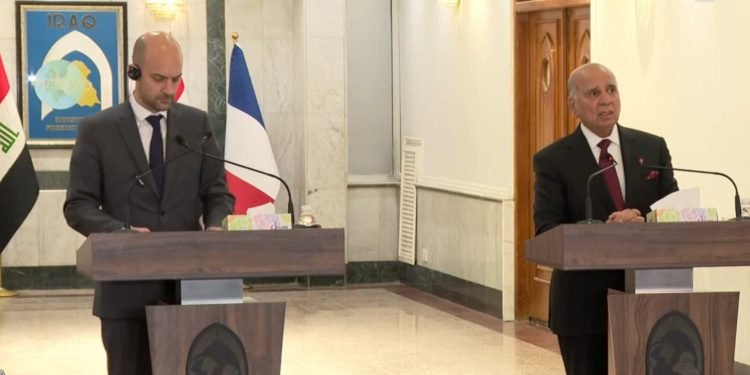 وزير الخارجية: ضرورة حل مشاكل المنطقة عبر الحوار والمفاوضات