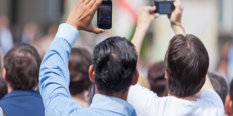 إعلام المواطن.. شريك في الخبر أم عبء على الإعلام الرسمي؟