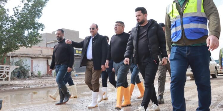 الدبي يقود جولة ميدانية لمعالجة آثار الأمطار في الوحدة والنهروان