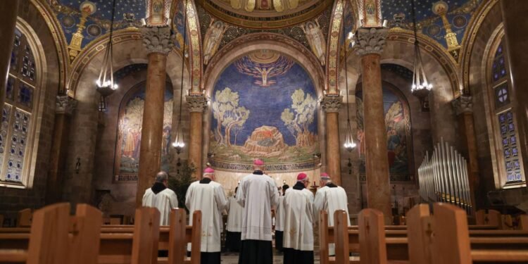 الكيان يعرقل طقوس «الفصح» في كنيسة القيامة