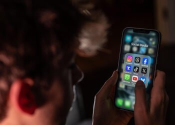 بين الحقيقة والإشاعة: لماذا يجب ألا نصدق أخبار الحروب على مواقع التواصل؟