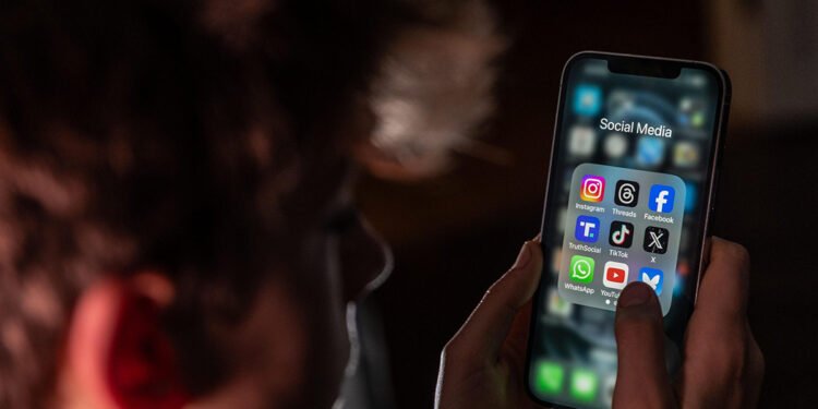 بين الحقيقة والإشاعة: لماذا يجب ألا نصدق أخبار الحروب على مواقع التواصل؟