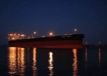 العراق يتمكن مو تصدير مليوني برميل من النفط إلى الهند عبر مضيق هرمز