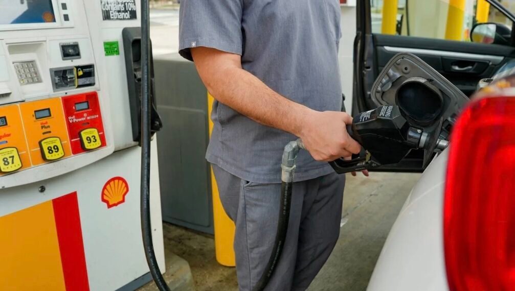 ارتفاع أسعار البنزين في الولايات المتحدة بمقدار دولار واحد مقابل الغالون