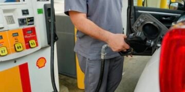 ارتفاع أسعار البنزين في الولايات المتحدة بمقدار دولار واحد مقابل الغالون