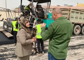 الحميداوي تتابع ميدانياً أعمال تبليط الشوارع في الأمين ضمن حملة “بغداد أجمل”
