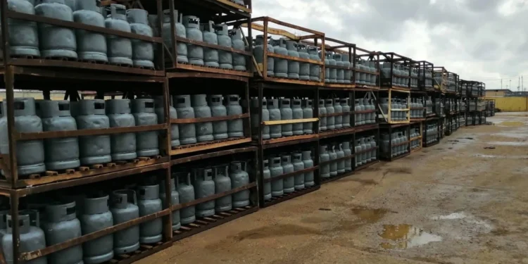 النفط تعلن إطلاق البطاقة الوقودية لغاز الطبخ بواقع أسطوانتين شهرياً