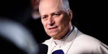 بابا الفاتيكان يدعو إلى وقف الحرب واختيار السلام