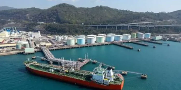 دميترييف: أسعار النفط ستتجاوز 150 دولاراً للبرميل في غضون أسبوعين