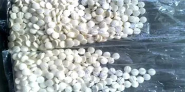 ‏”مخبأة داخل باص”.. الداخلية تعلن ضبط 800 ألف حبة مخدرة قبل تهريبها في الأنبار والمثنى