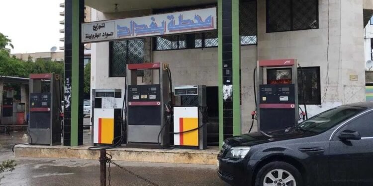 المنتجات النفطية تنفي تغيير أوقات عمل محطات تعبئة الوقود وتحديد كميات التجهيز