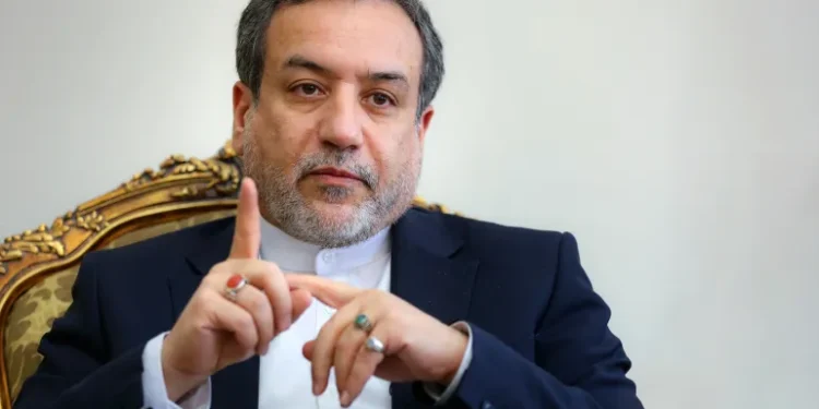 وزير الخارجية الإيراني: خلال فترة أسبوعين سيكون العبور الآمن عبر مضيق هرمز ممكناً