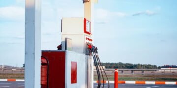 “الدفاع المدني” تصدر إرشادات لتعزيز السلامة في محطات الوقود