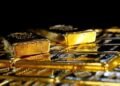 أسعار الذهب ترتفع بشكل طفيف بدعم من تراجع سعر الدولار