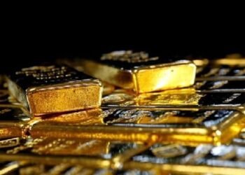 أسعار الذهب ترتفع بشكل طفيف بدعم من تراجع سعر الدولار