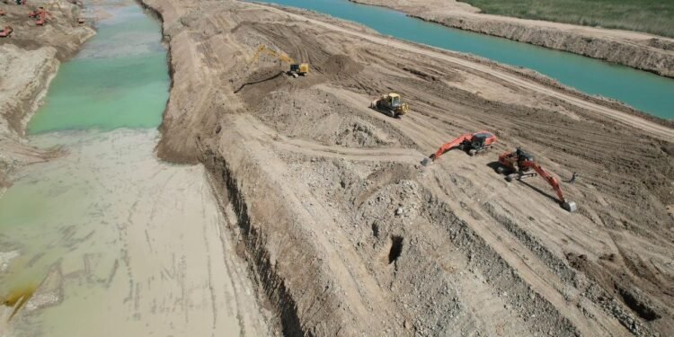 لاستيعاب كميات المياه والاستفادة منها.. مواصلة العمل في حوضي دجلة والفرات