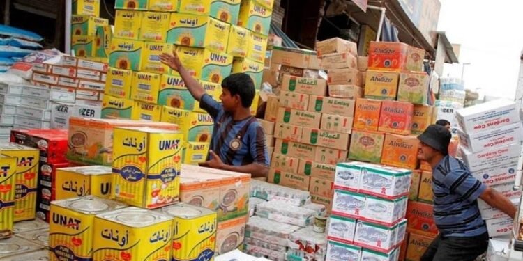 المنتجات الغذائية.. رقابة صارمة تحذر من مخاطر الإهمال في الخزن والنقل