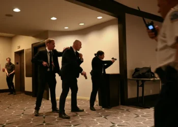 خلال حفل عشاء مراسلي البيت الأبيض..إطلاق نار وإجلاء لترامب وأعضاء حكومته