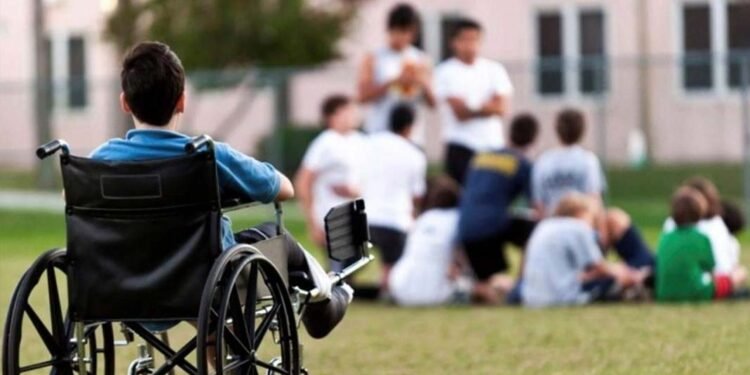 إجراءات حكومية لتعزيز تشغيل ذوي الإعاقة في القطاعين الخاص والمختلط