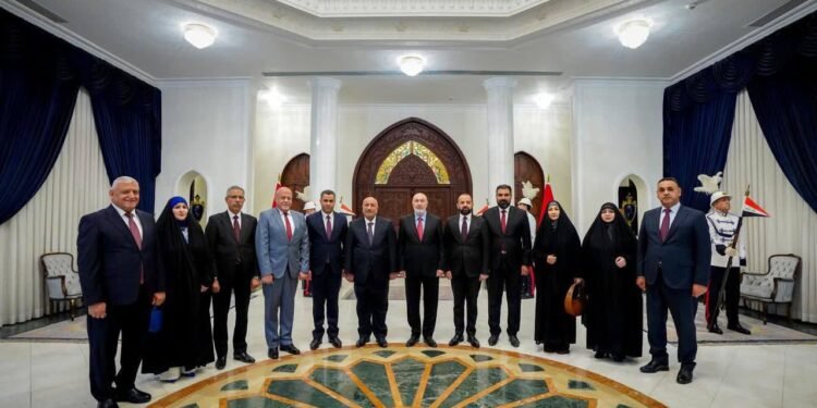 الدكتورة امنة الاسدي تشارك ضمن وفد مجلس محافظة كربلاء في لقاء فخامة رئيس الجمهورية