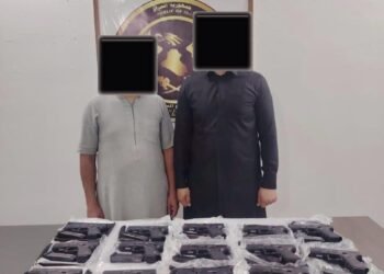 مكافحة الجريمة المنظمة في الأنبار تطيح بتاجري أسلحة غير مرخصة وبحوزتهما 19 مسدساً