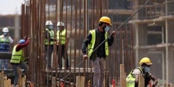 العمل تحدد ضوابط شمول العمال غير العراقيين بنظام التقاعد والضمان الاجتماعي