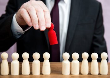 كيف يعيد السلوك الفردي تشكيل المجتمع؟