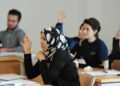 الدروس الخصوصية في بغداد.. هل تحوّل التعليم إلى سوق مفتوح خارج المدرسة؟
