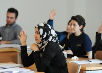 الدروس الخصوصية في بغداد.. هل تحوّل التعليم إلى سوق مفتوح خارج المدرسة؟