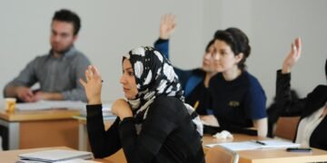 الدروس الخصوصية في بغداد.. هل تحوّل التعليم إلى سوق مفتوح خارج المدرسة؟