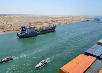 مصر تفرض رسوما جديدة على ناقلات النفط العابرة لقناة السويس