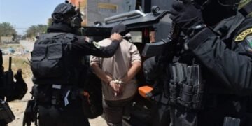 جهاز مكافحة الإرهاب يلقي القبض على (3) إرهابيين وتاجر مخدرات في مناطق متفرقة
