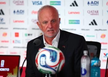أرنولد: الطرد المبكر وتراجع اللياقة البدنية وراء الخسارة أمام السنغال