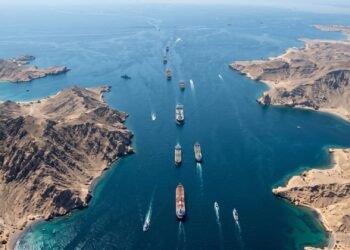 مستشار الأمن القومي ينفي دفع العراق رسوم مرور من مضيق هرمز