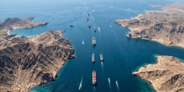 مستشار الأمن القومي ينفي دفع العراق رسوم مرور من مضيق هرمز