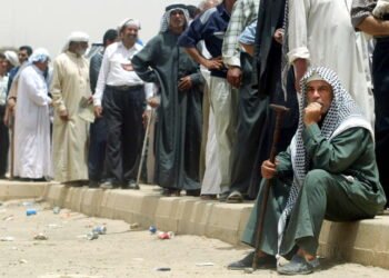 المتقاعدون في العراق بين سندان محدودية الرواتب ومطرقة ارتفاع تكاليف المعيشة