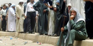 المتقاعدون في العراق بين سندان محدودية الرواتب ومطرقة ارتفاع تكاليف المعيشة