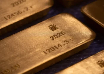 الذهب يتراجع وسط تركيز المستثمرين على توقعات التضخم والفائدة