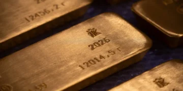 الذهب يتراجع وسط تركيز المستثمرين على توقعات التضخم والفائدة