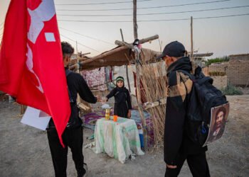 اقتصاد الخدمة المجانية: كيف تحولت زيارة الأربعين إلى أكبر نموذج إنساني خارج معادلات السوق؟