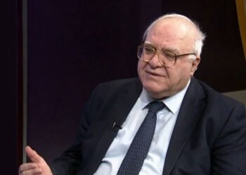 مستشار حكومي: العراق بحاجة إلى 10 مليارات دولار لتجاوز الأزمة المالية