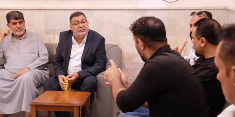 الدبي يلتقي أصحاب المحال التجارية في بلدية الوحدة ويبحث مطالبهم الخدمية