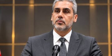 السفير العراقي في طهران: توقف الرحلات بين العراق وإيران ظرف عابر والعلاقات بين البلدين أعمق من أن تتأثر به