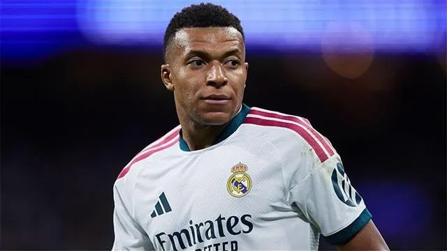 بسبب الكرة الذهبية.. ريال مدريد يصدم مبابي