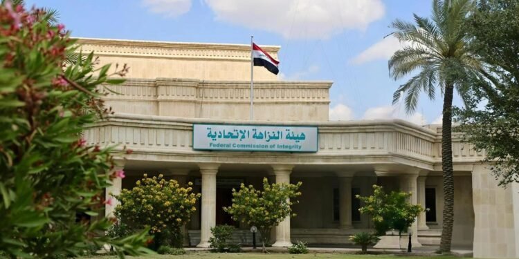 بالتواطؤ مع موظفين في البلدية.. النزاهة تضبط متهماً بتزوير معاملات عقارات في ذي قار